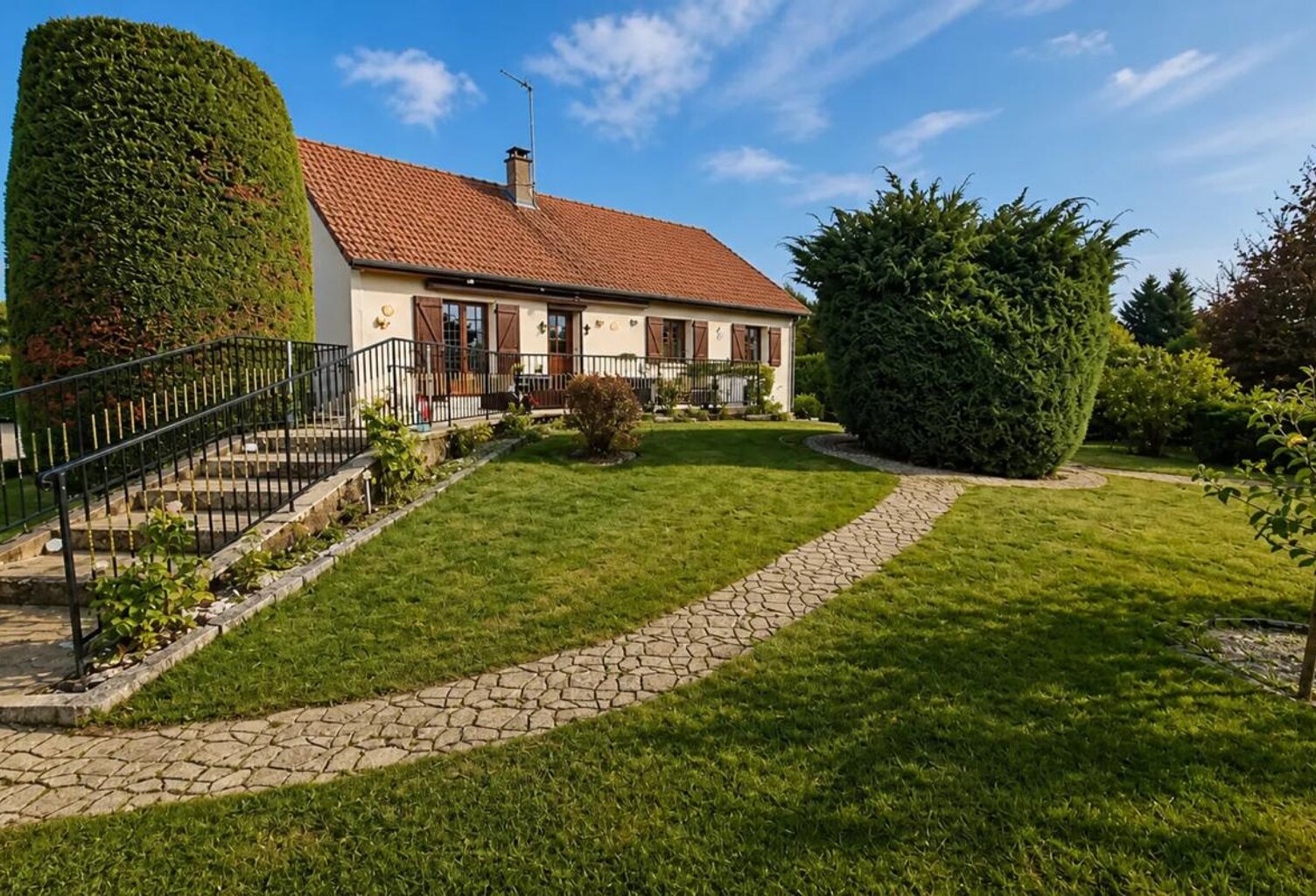 Maison de 9 pièces de 188 m² à Coutarnoux — photo 1