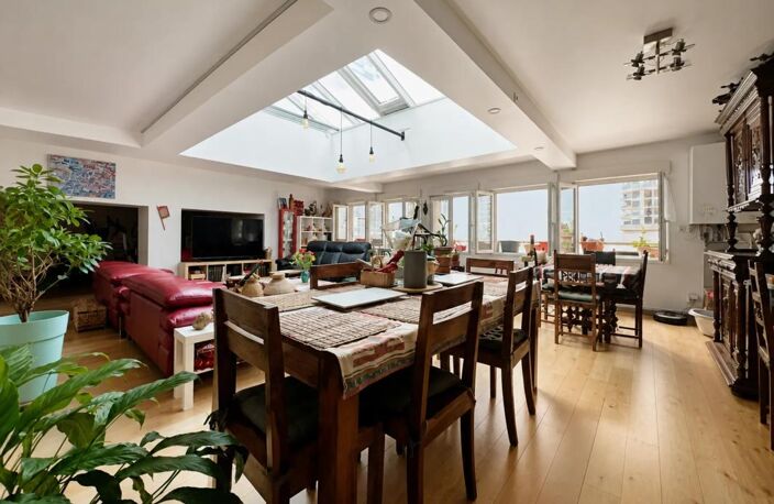 Appartement de 6 pièces de 252 m² à Saint-Étienne — photo 3