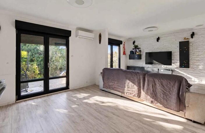 MAISON PLAIN PIED - 4 CHAMBRES - AVEC TRAVAUX - DPE C — photo 2