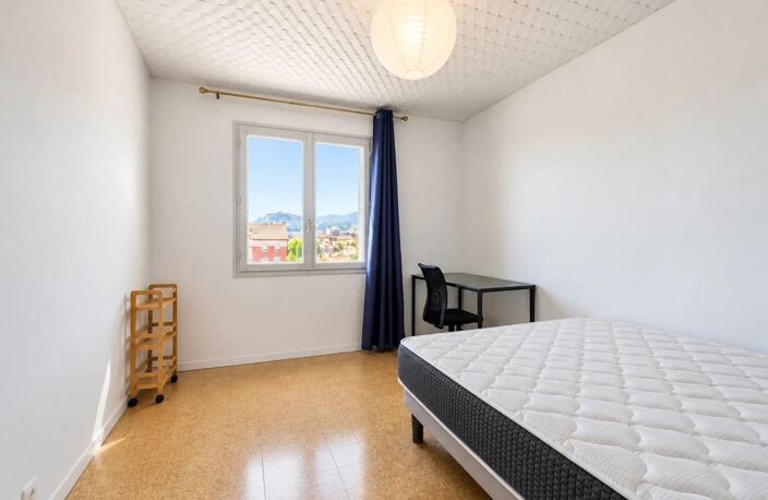 Appartement de 4 pièces de 67 m² situé à Alès — photo 4