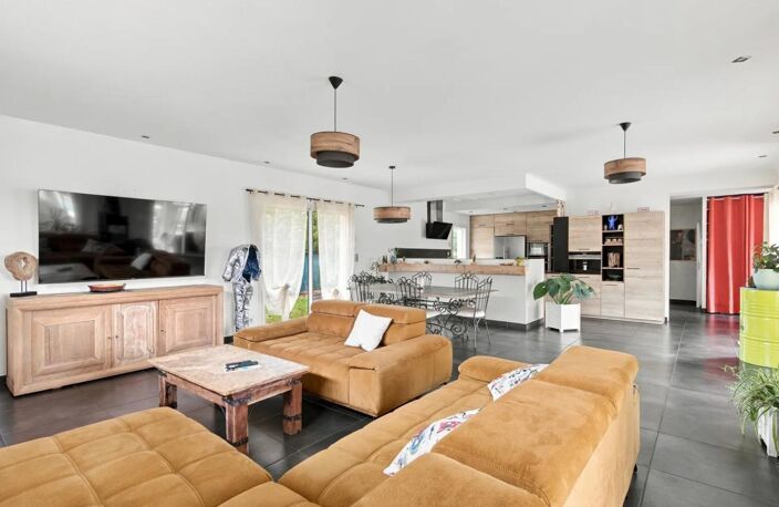 Maison familiale de 175 m² avec piscine à Chazay-d’Azergues — photo 2