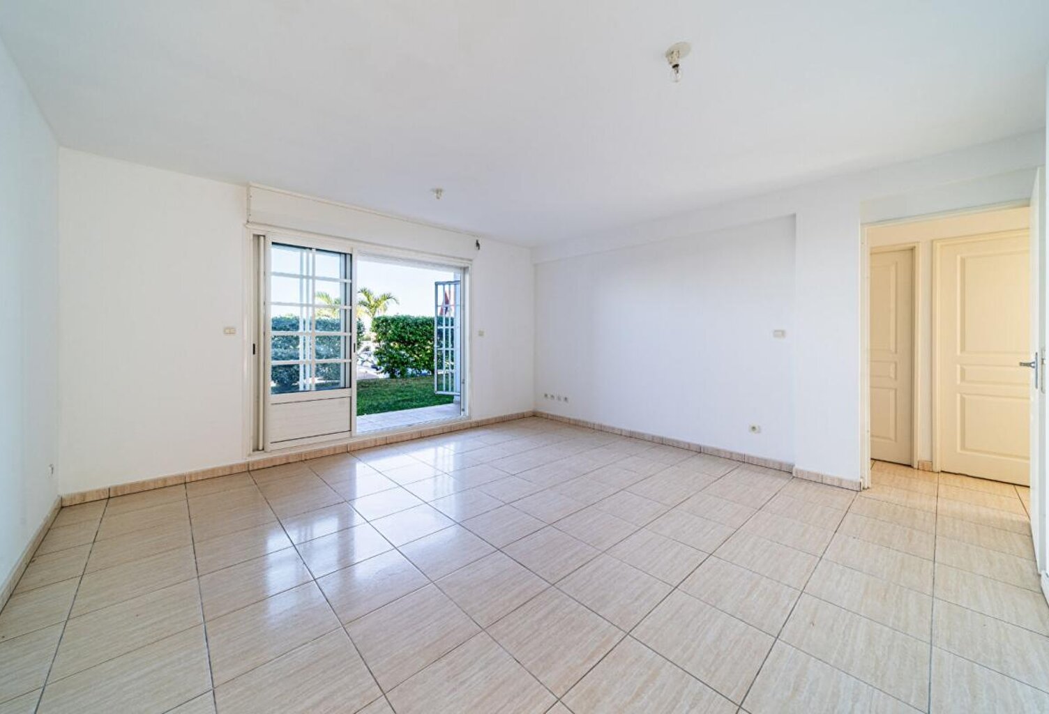 APPARTEMENT T3 NON MEUBLE - 69.35 m² - LE TAMPON — photo 1