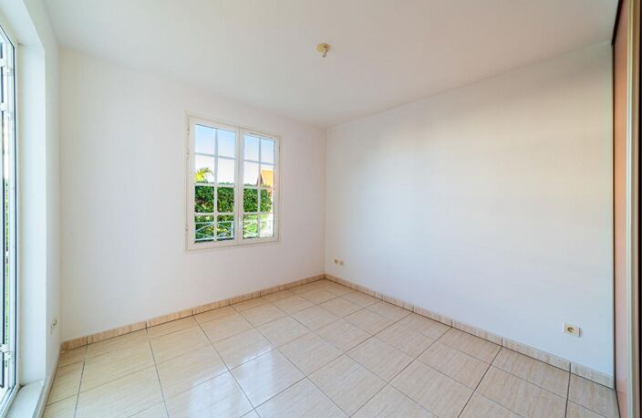 APPARTEMENT T3 NON MEUBLE - 69.35 m² - LE TAMPON — photo 4
