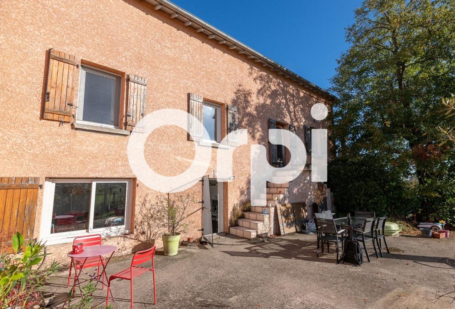 Tartaras : maison avec 2 500 m² de terrain plat et vue dégagée — photo 1