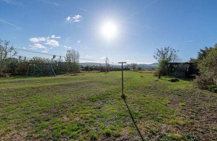 Tartaras : maison avec 2 500 m² de terrain plat et vue dégagée — photo 4