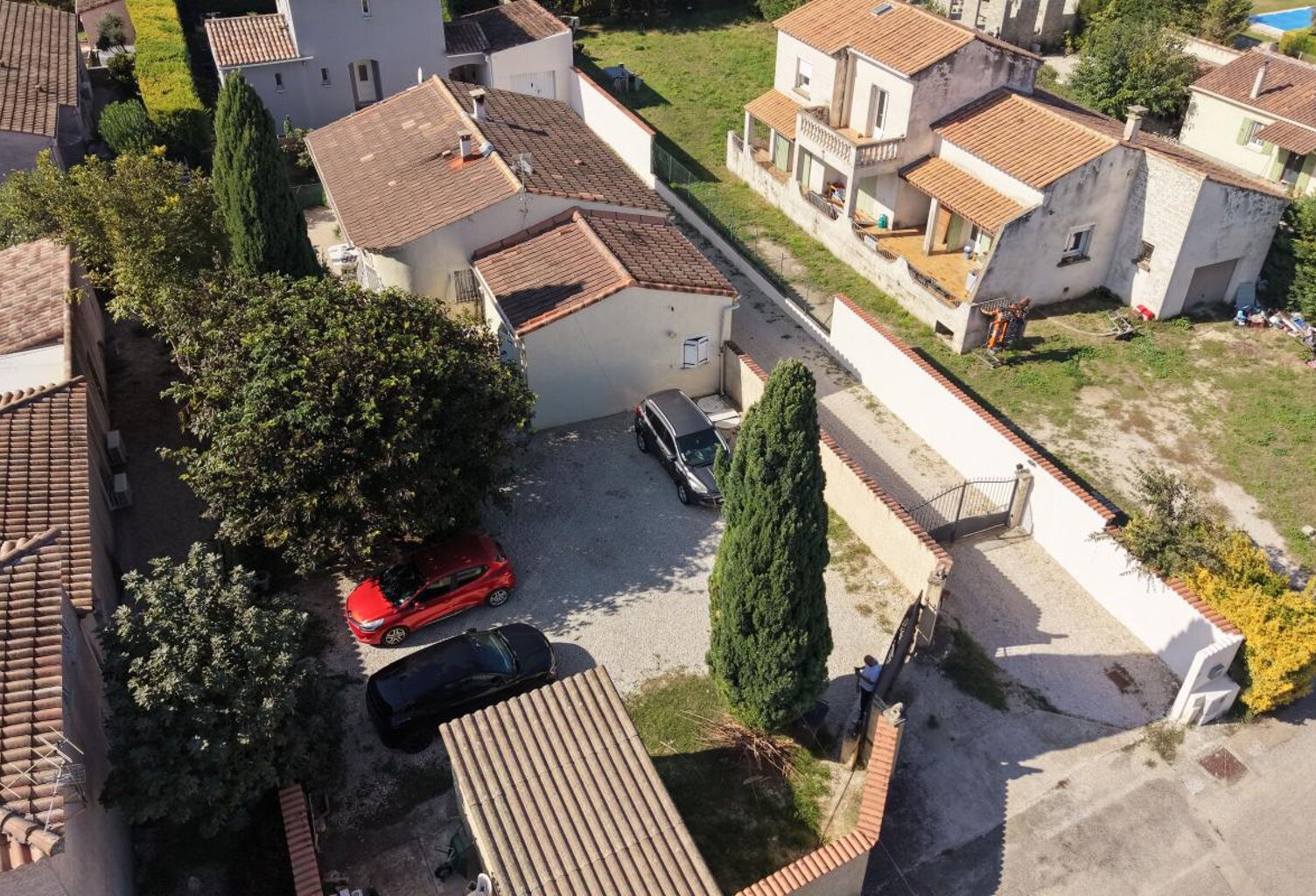 Saint-Geniès-de-Comolas, Maison de plain-pied 118 m² sur 600 m² de terrain - 4 chambres - Garage - Rafraîchissement à prévoir — photo 1