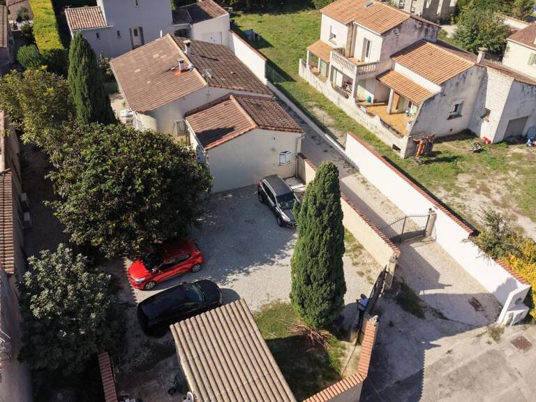 Saint-Geniès-de-Comolas, Maison de plain-pied 118 m² sur 600 m² de terrain - 4 chambres - Garage - Rafraîchissement à prévoir — photo 1