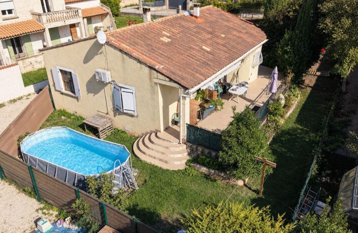Saint-Geniès-de-Comolas, Maison de plain-pied 118 m² sur 600 m² de terrain - 4 chambres - Garage - Rafraîchissement à prévoir — photo 3