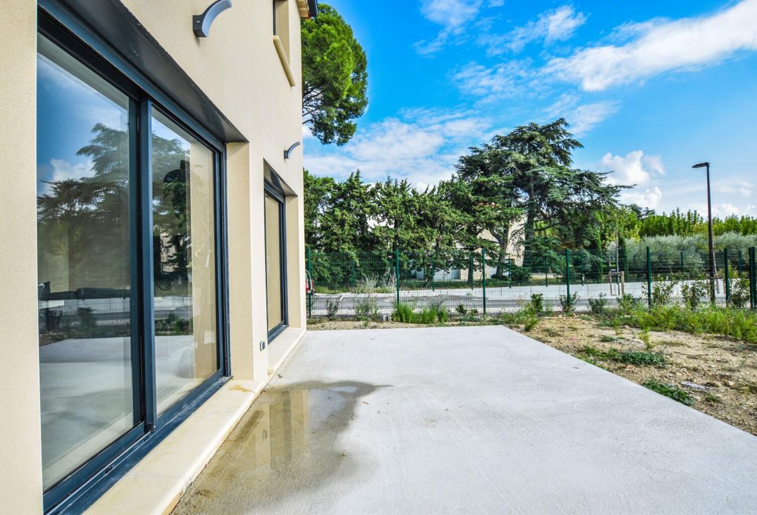Superbe maison neuve avec DPE A, trois chambres, jardin et garage à Domazan ! — photo 1