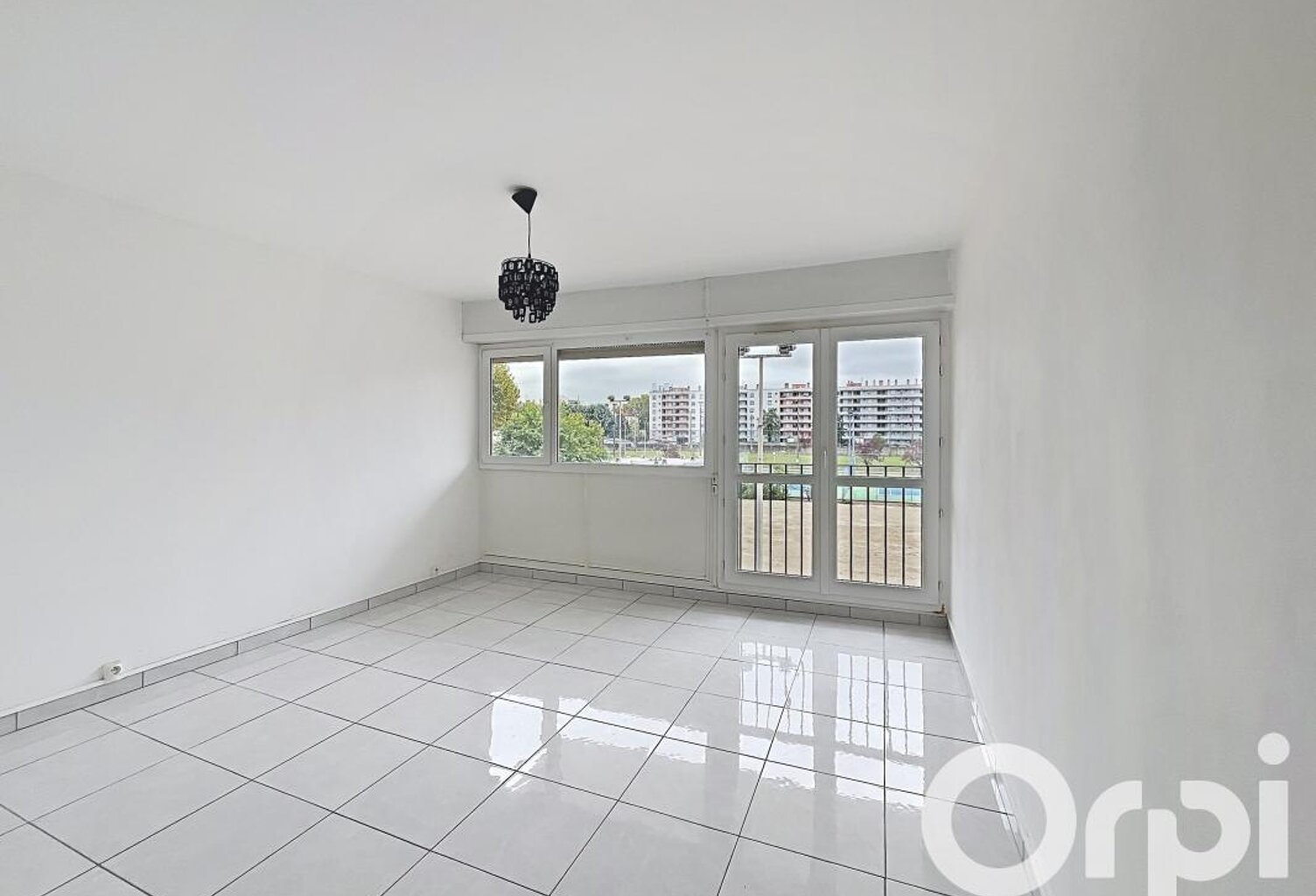 A louer au 104 Rue du 04 Août 1789 à Villeurbanne — photo 1