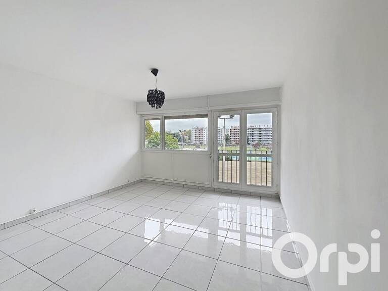 A louer au 104 Rue du 04 Août 1789 à Villeurbanne — photo 1