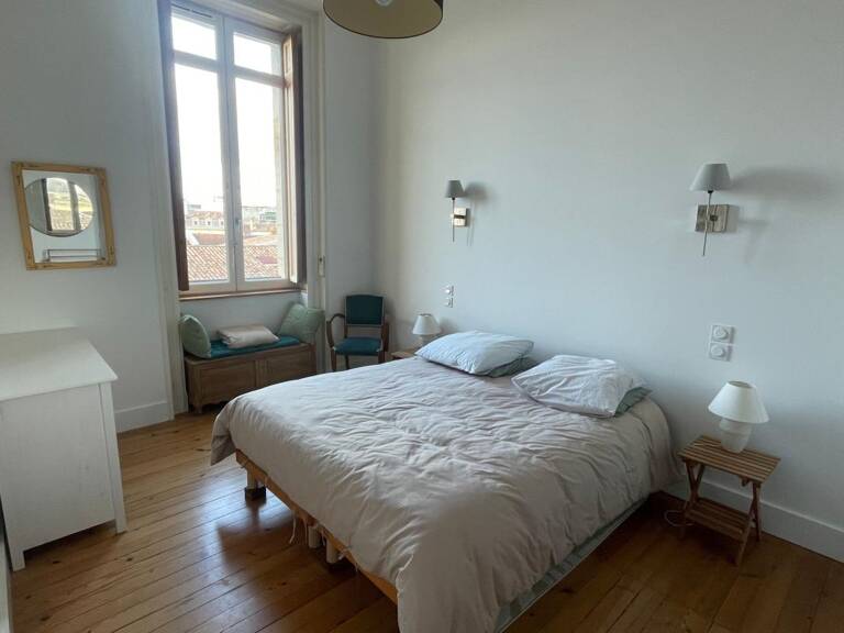 Appartement À Vendre dans un bel immeuble en pierre — photo 1