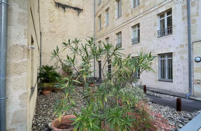 Appartement À Vendre dans un bel immeuble en pierre — photo 3