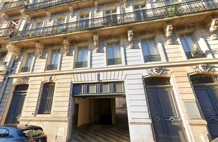 Appartement À Vendre dans un bel immeuble en pierre — photo 4