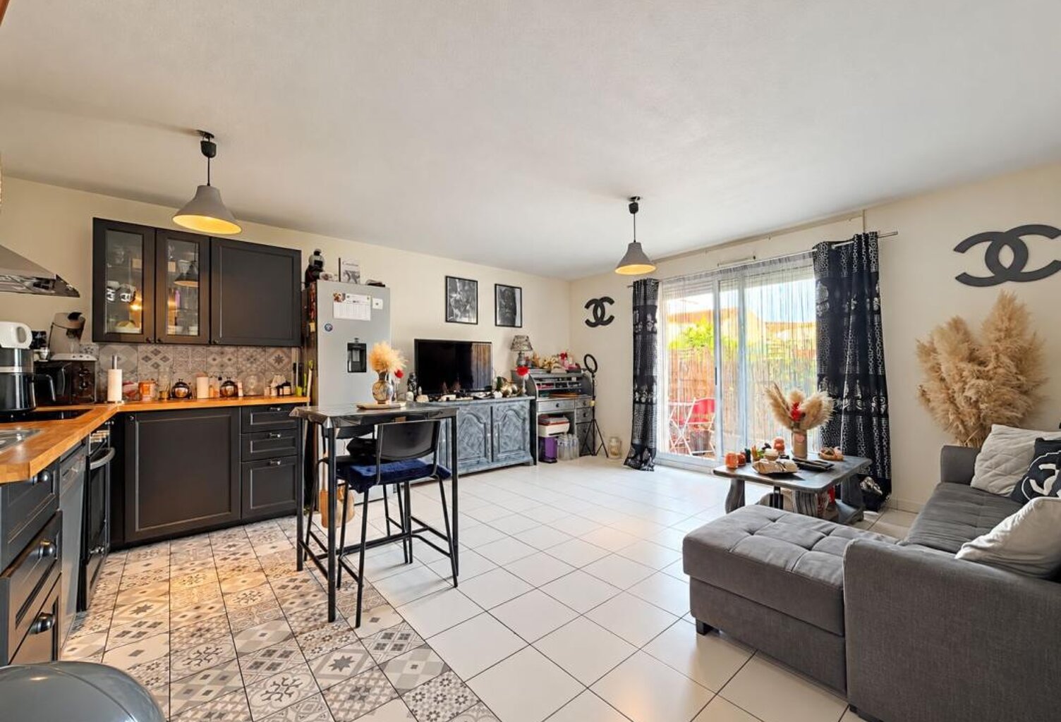 LUNEL Appartement T2 - Balcon - Parking — photo 1
