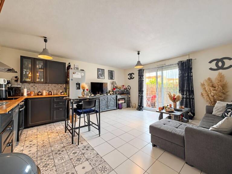 LUNEL Appartement T2 - Balcon - Parking — photo 1