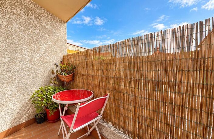 LUNEL Appartement T2 - Balcon - Parking — photo 2