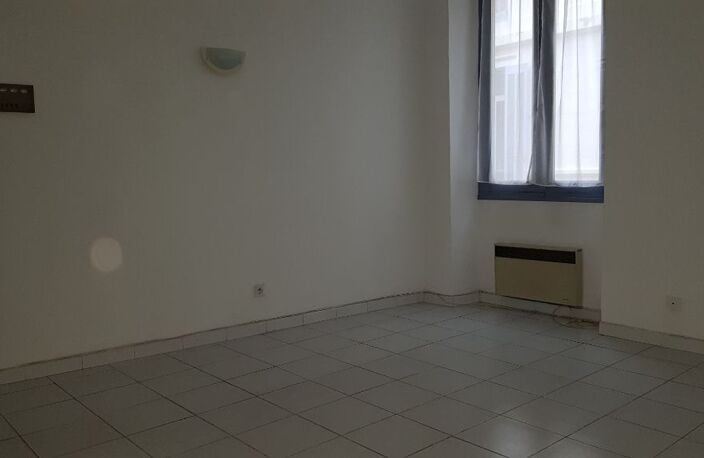 Appartement Nîmes 2 pièce(s) 47m2 - Rue des Flottes — photo 2
