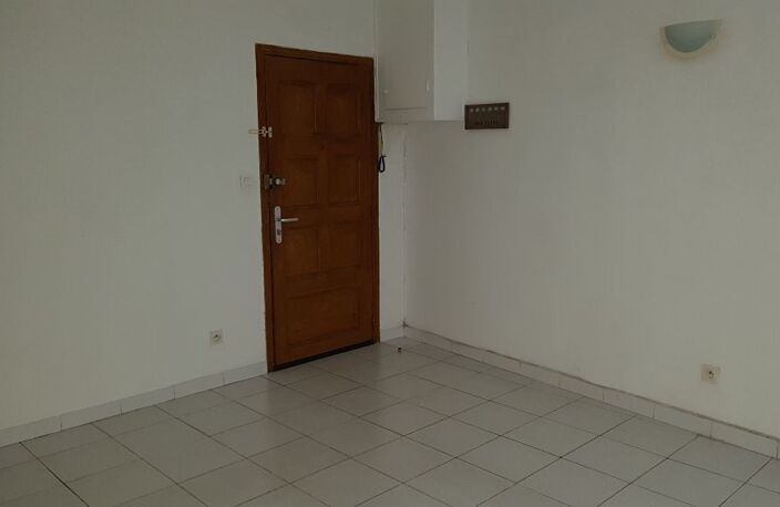 Appartement Nîmes 2 pièce(s) 47m2 - Rue des Flottes — photo 3