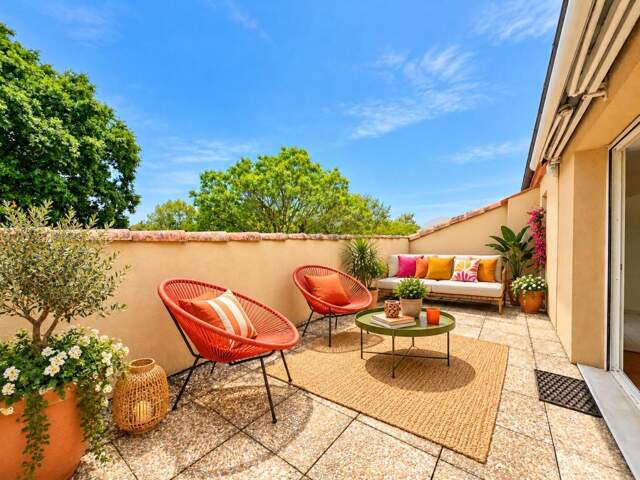 APPARTEMENT TRAVERSANT AVEC TERRASSE TROPÉZIENNE DE 23 M² SANS VIS-À-VIS — photo du bien