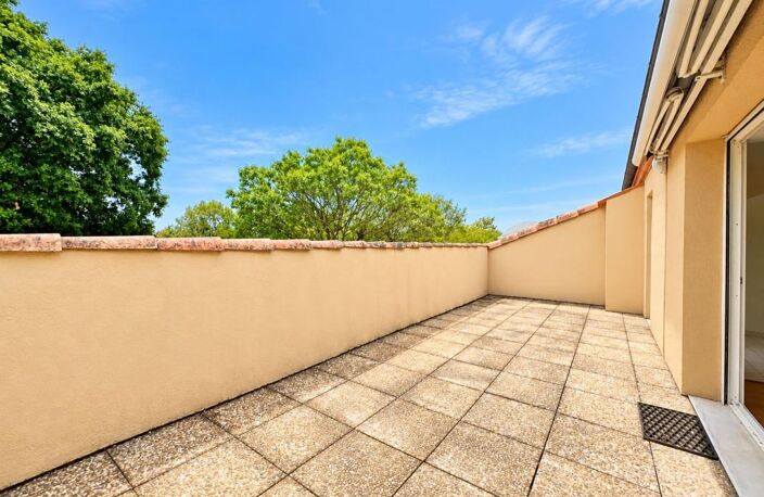 APPARTEMENT TRAVERSANT AVEC TERRASSE TROPÉZIENNE DE 23 M² SANS VIS-À-VIS — photo 2