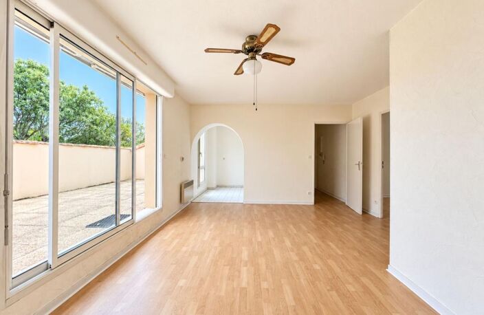 APPARTEMENT TRAVERSANT AVEC TERRASSE TROPÉZIENNE DE 23 M² SANS VIS-À-VIS — photo 4
