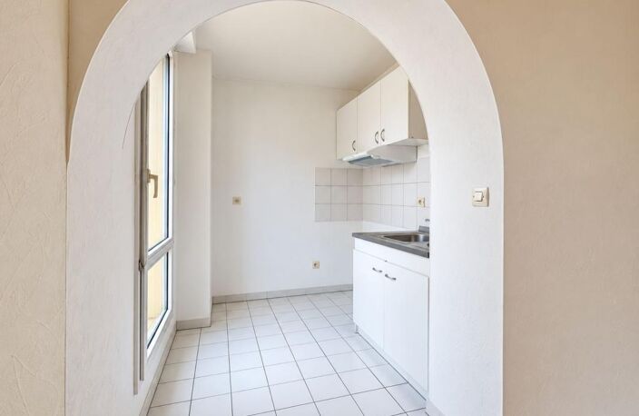 APPARTEMENT TRAVERSANT AVEC TERRASSE TROPÉZIENNE DE 23 M² SANS VIS-À-VIS — photo 5