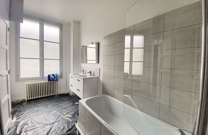 Vivre tout à pied au cœur de Blois : le grand appartement familial et modulable qu'il vous faut ! 🏙️✨ — photo 5