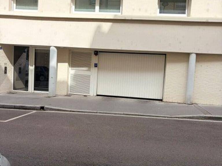 Parking À Vendre en centre ville — photo 1