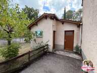 Maison en pierre à rénover avec jardin — photo 2
