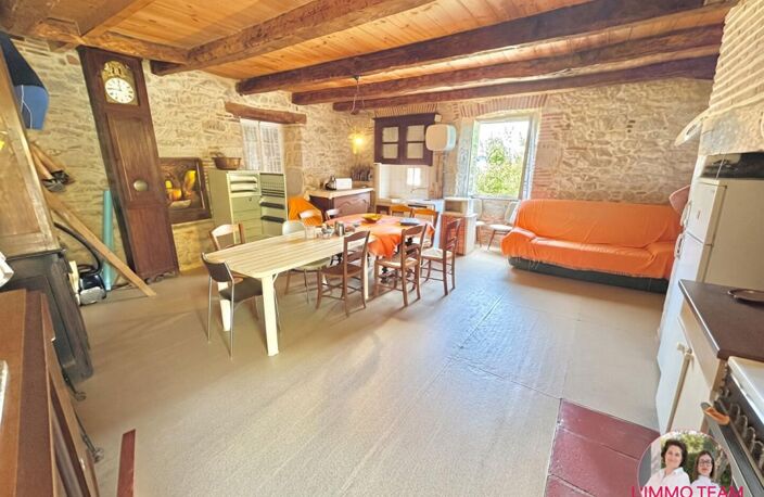 Maison en pierre à rénover avec jardin — photo 3