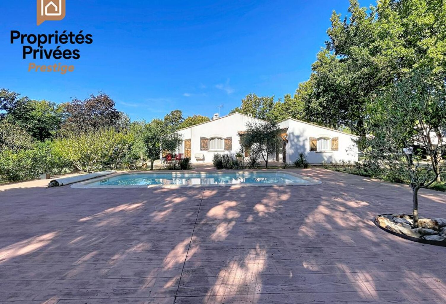 Villa 138 m², terrain plat 2 500 m², piscine et garage - Nans-les-Pins — photo 1