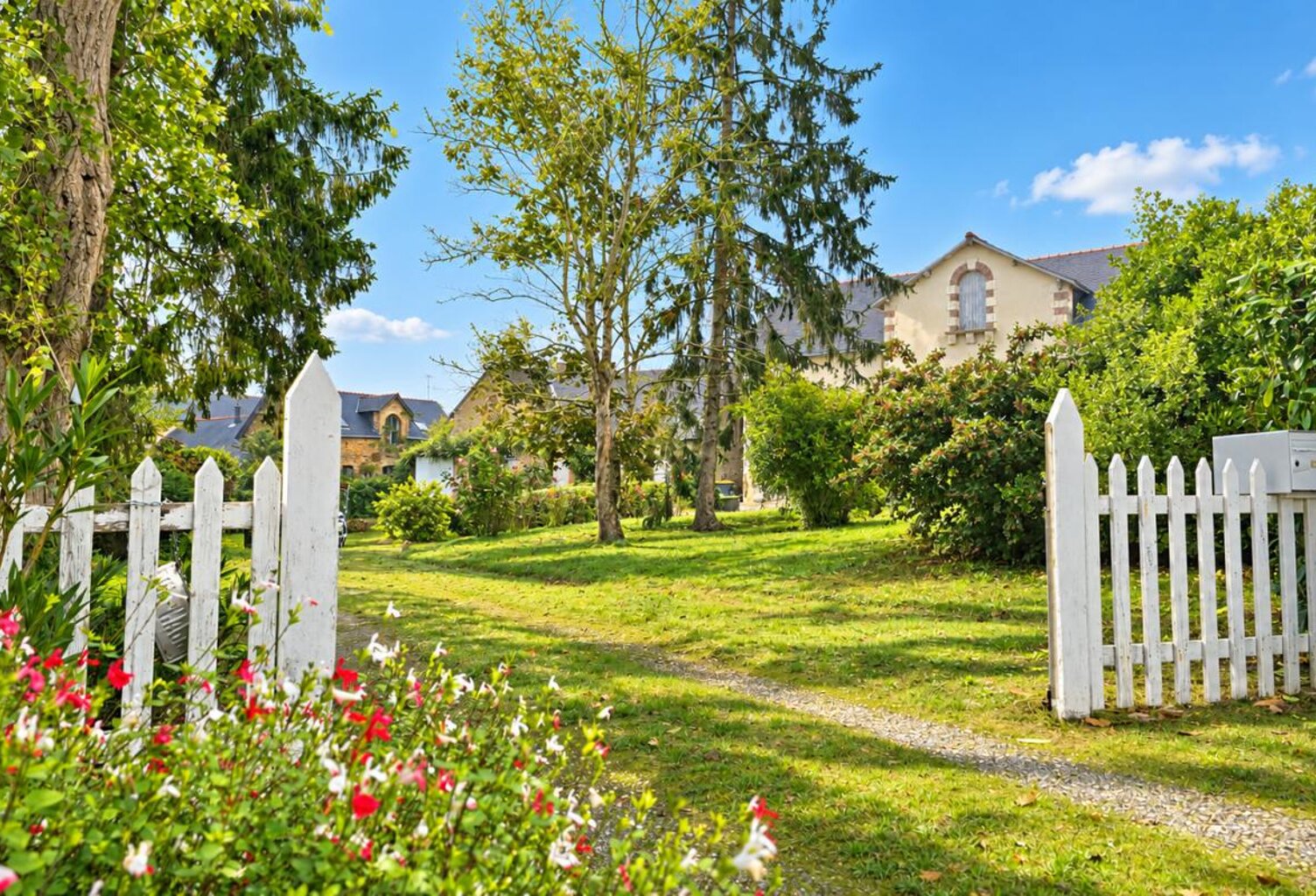 Maison  Marigné 115 m2  avec dépendances — photo 1
