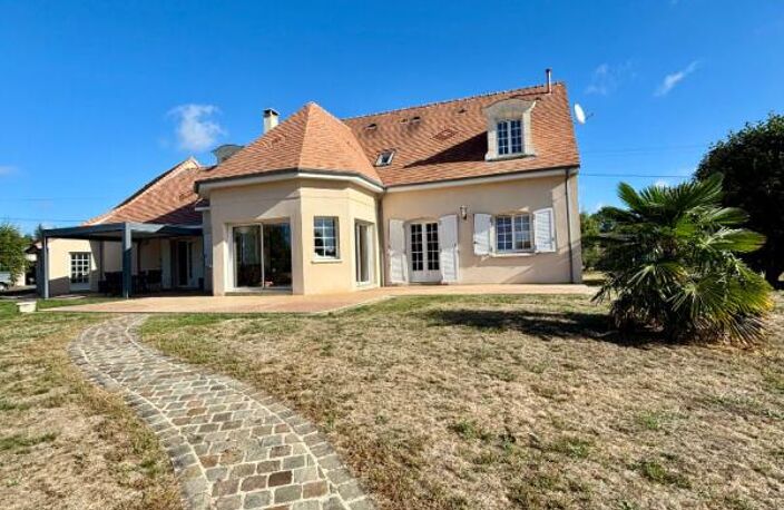 EN EXCLUSIVITÉ  Grande maison de 325 m² avec piscine, double garage et terrain de 4 784 m² — photo 2