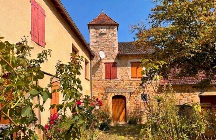 Loupiac  (46350) Propriété de caractère du XIXe siècle: Ancien corps de ferme en pierre, 293 m², 8 chambres, avec gîte indépendant, dépendances et plus de 2,5 hectares — photo 3