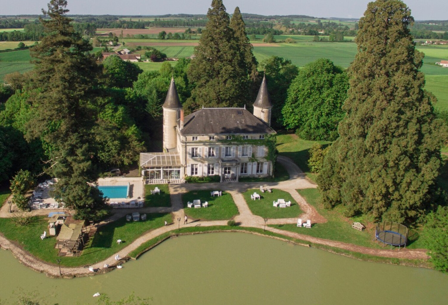 Château XVIII sur 4 Ha 50  de parc clos — photo 1