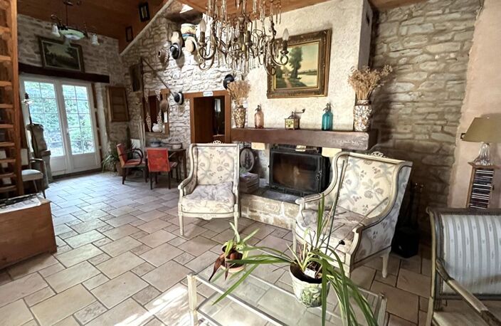 Maison de caractère  -  Grands volumes, dépendance — photo 4
