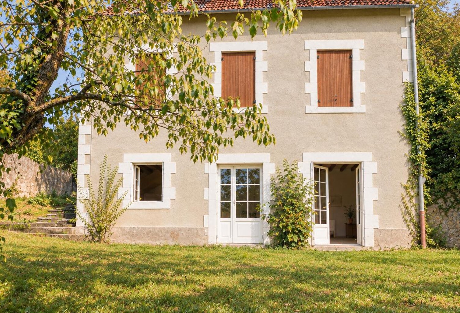 46300: Souillac centre-ville | Maison en pierre 107 m² avec jardin de 1 050 m² | Fort potentiel locatif - 4 pièce(s) , 3 chambres, 2 salles d'eau- — photo 1