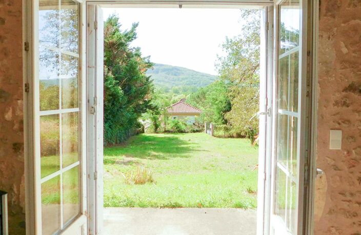 46300: Souillac centre-ville | Maison en pierre 107 m² avec jardin de 1 050 m² | Fort potentiel locatif - 4 pièce(s) , 3 chambres, 2 salles d'eau- — photo 3