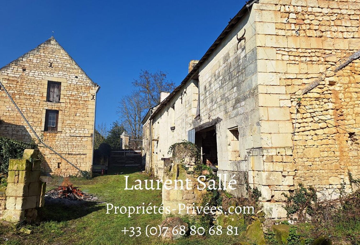 LERNÉ (37500) : Ensembles de Bâtisses à rénover (315 m2) — photo 1