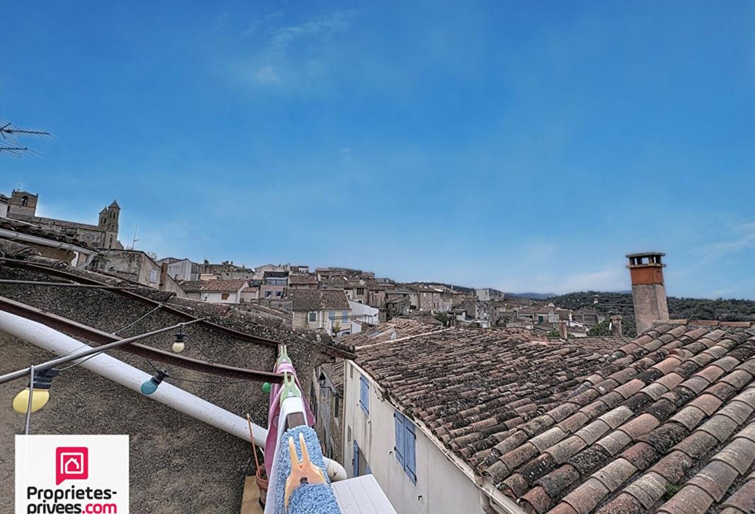RIANS Maison de village avec terrasse et garage — photo 1