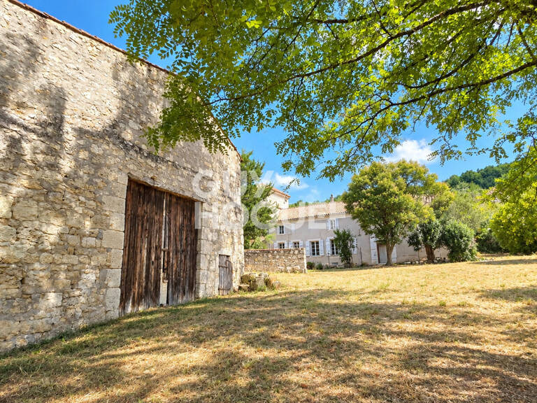 Ensemble immobilier en pierres — photo 1