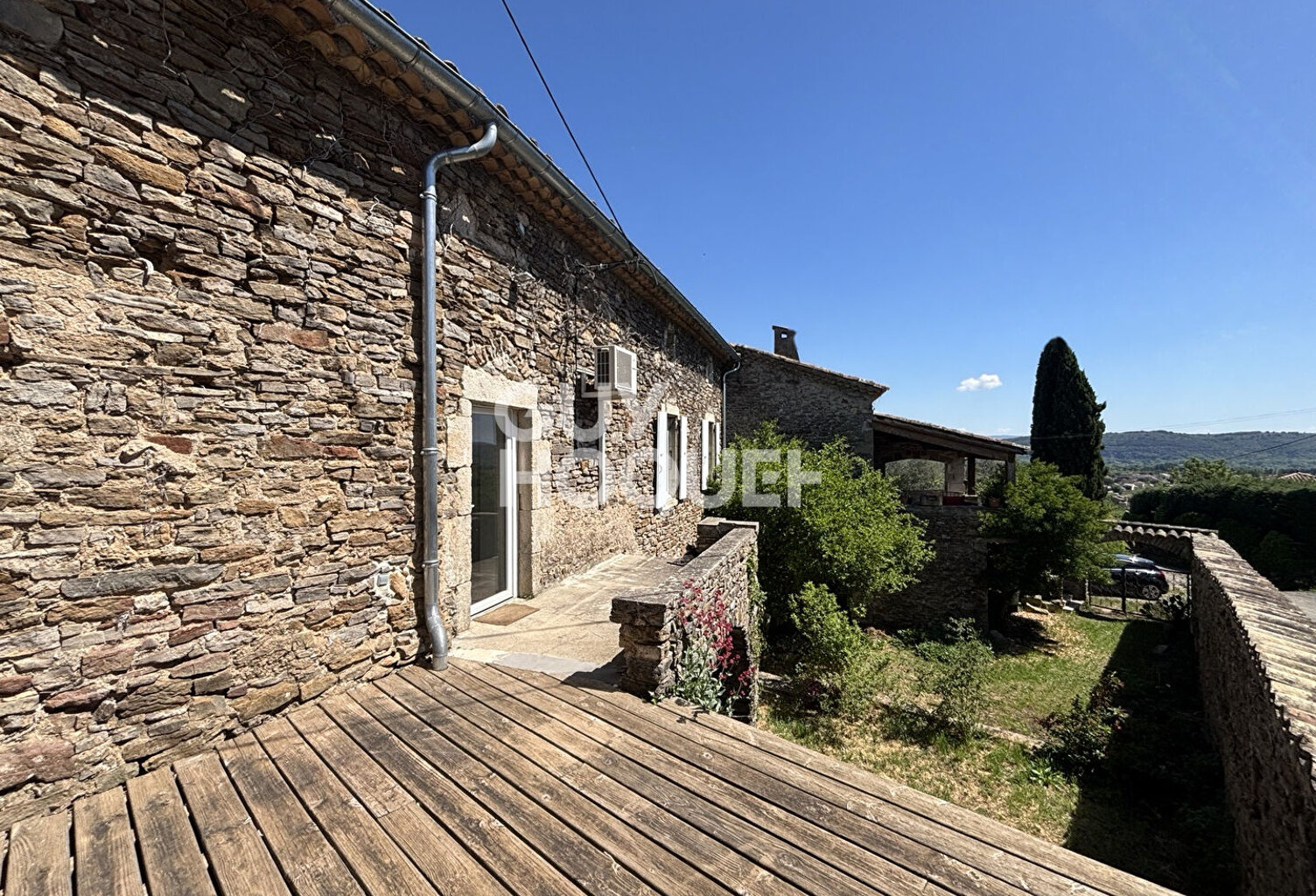 Maison en pierre de 160 m² avec revenu locatif  + terrain constructible — photo 1
