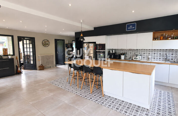 Maison d'exception à Vals les Bains de 190 m²  aux multiples possibilités — photo 4