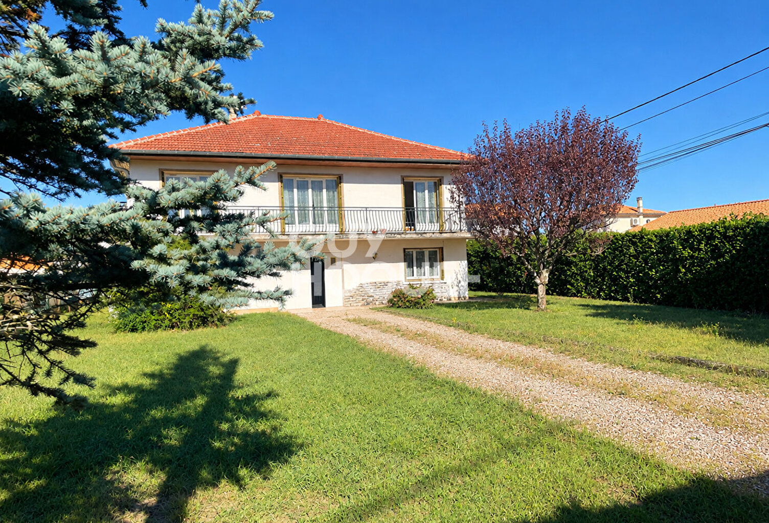 Maison à fort potentiel à Saint Bonnet de Mure sur 1 000m² de terrain. — photo 1