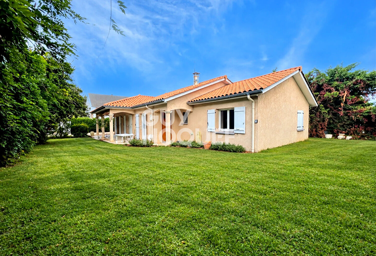 Maison plain-pied 4 pièces à vendre à Saint Bonnet de Mure - 406 000  — photo 1