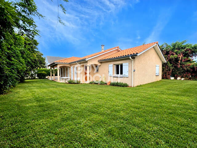 Maison plain-pied 4 pièces à vendre à Saint Bonnet de Mure - 406 000  — photo du bien