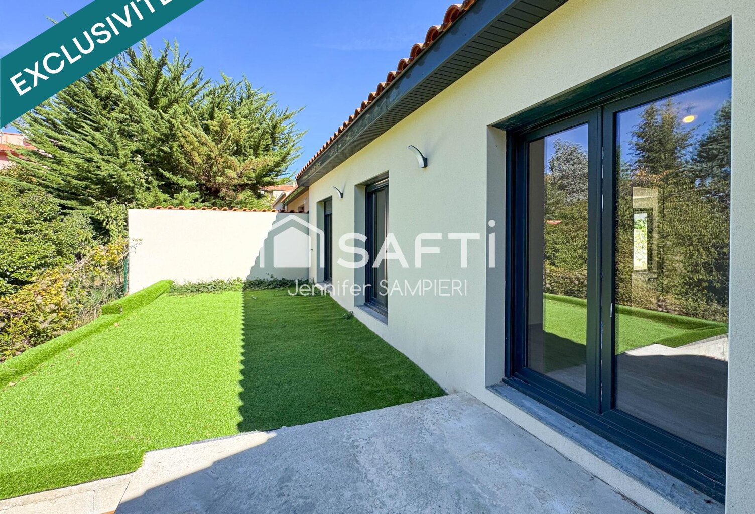 Maison neuve ensoleillée avec garage et jardin — photo 1