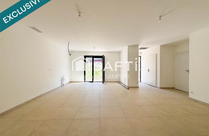Maison neuve ensoleillée avec garage et jardin — photo 3