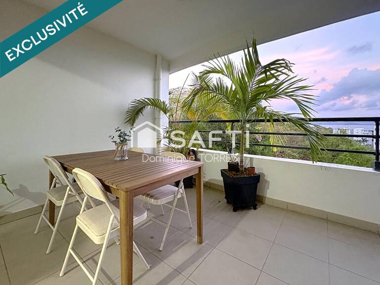 Fort-De-France : T2 AVEC TERRASSE ET VUE MER — photo 1